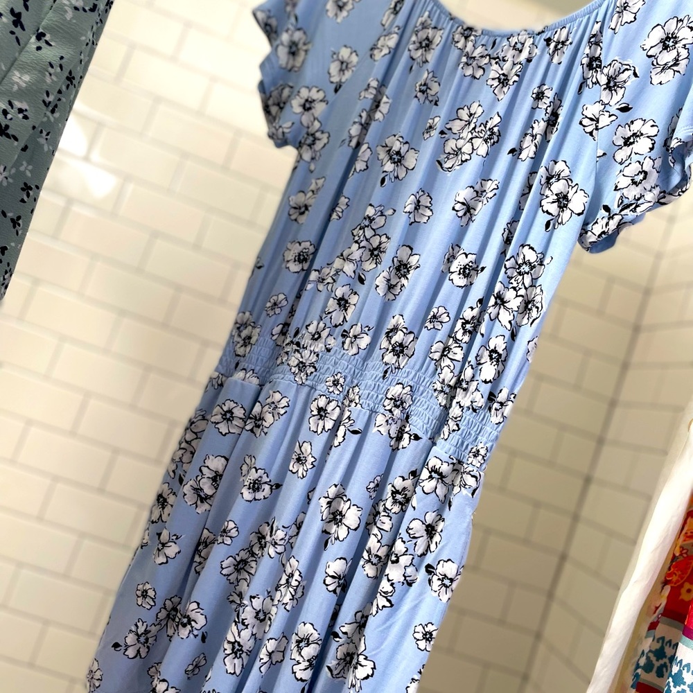 NWOT Bailey Lane Romper Blue & White Floral pockets SIZE: Girls 16/XL Women S/M